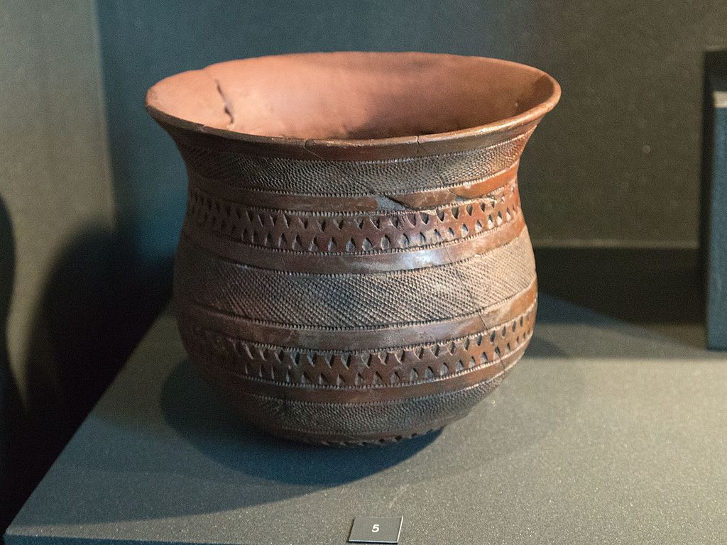 A picture of a Copper Age bell shaped beaker with geometric decoration that is housed in the City of Prague Museum